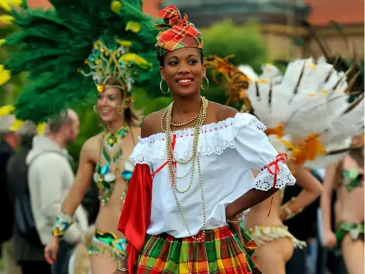 Découverte des coutumes et traditions locales (ex. préparation des épices)